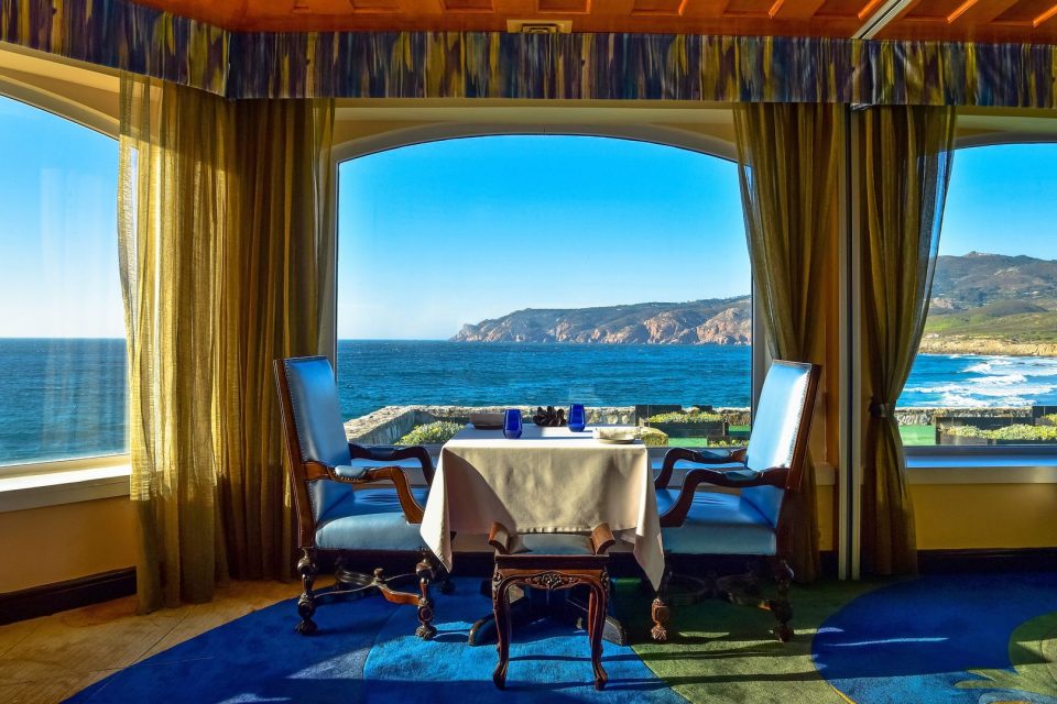 Apetece estar aqui: a mergulhar no Atlântico, à mesa no Guincho