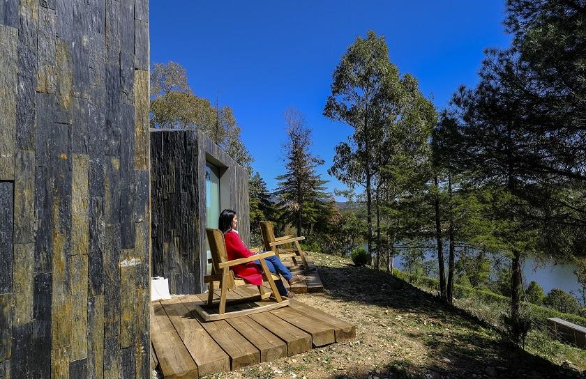 Descansar em casas de xisto, junto ao rio e à serra