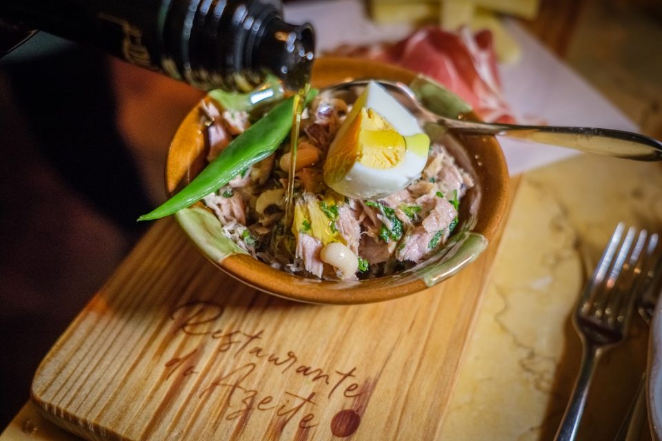 Cozinha tradicional em doses generosas nesta casa onde o azeite é rei