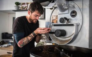 O que se come, bebe e compra na rua mais doce de Lisboa