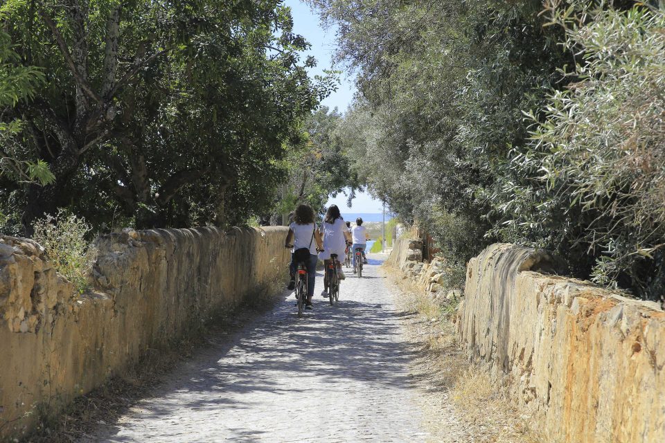 Passeio e descanso nos encantos do sotavento algarvio