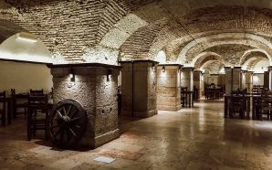 Há fado e leitão da Bairrada nas antigas cavalariças do Marquês