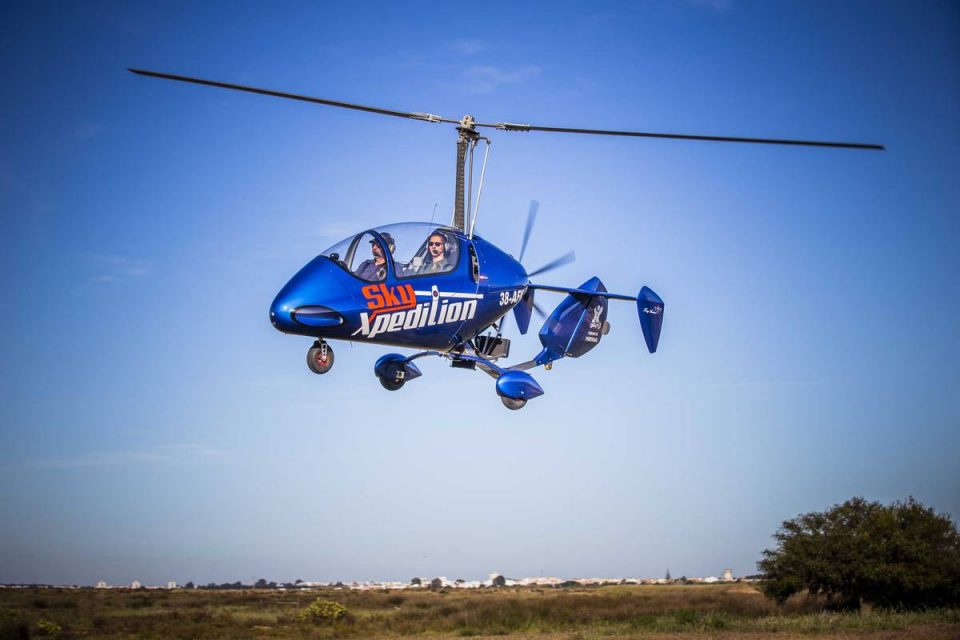 Esta empresa leva-o a voar sobre as praias do Algarve - e pode ver flamingos