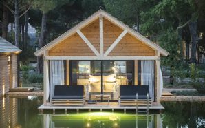 Na Comporta dorme-se em cabanas sobre uma piscina biológica