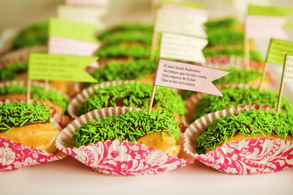 O novo manjerico dos Santos Populares é um éclair com chantilly