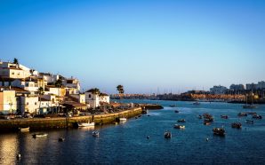 A vila piscatória de Ferragudo fica no estuário do rio Arade (Filipe Amorim/GI)