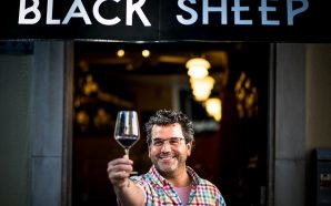 Abriu o mais pequeno bar de vinhos de Lisboa - onde cabem 120 referências