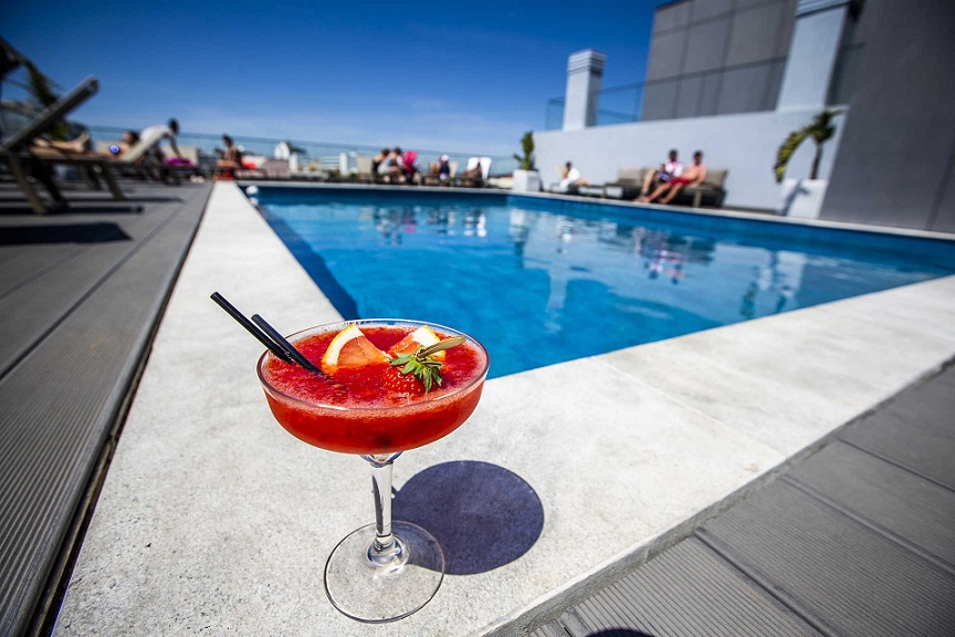 Apetece estar aqui: verão à fresca neste terraço com vista