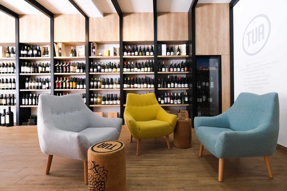 Nova casa da Póvoa de Varzim junta vinhos nacionais, café timorense e livros