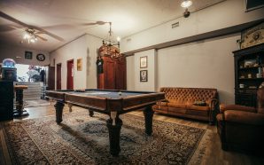 Barbearia do Porto ganha sala de snooker e passa a ter cervejas e cocktails