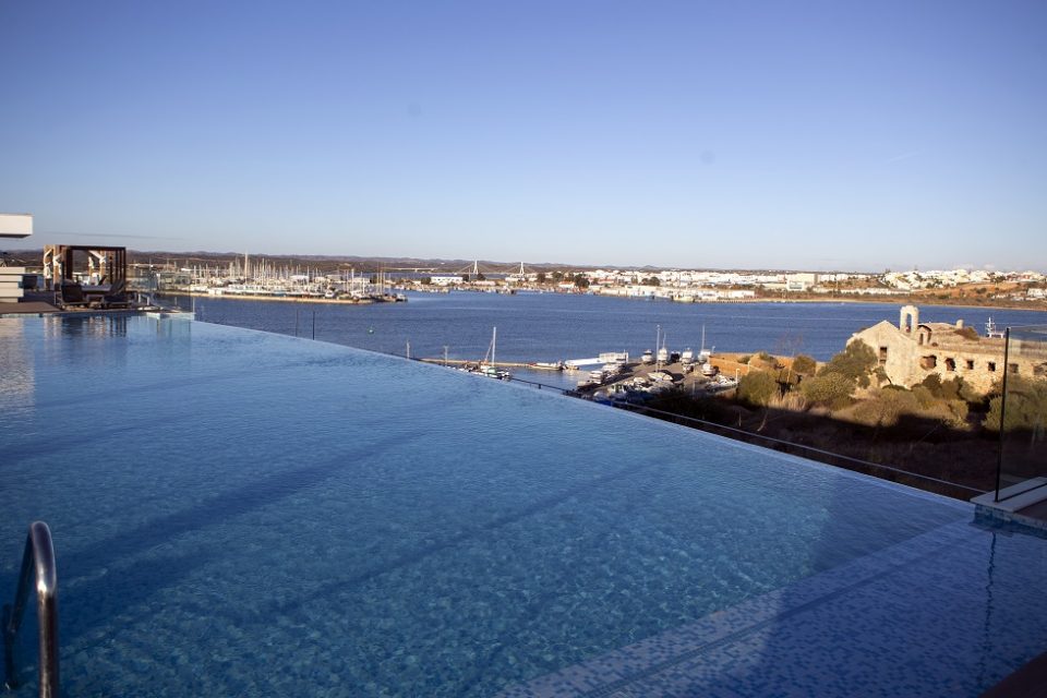 Entre Portimão e Faro, ao balanço das ondas do mar