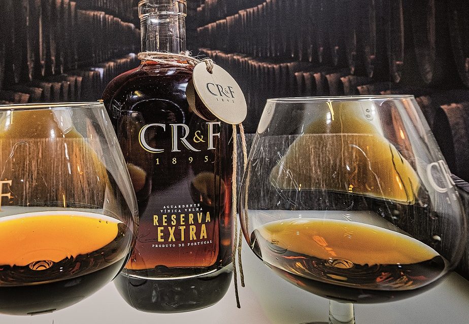 A centenária aguardente que voltou a ser gerida por mãos portuguesas