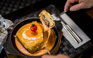 Francesinhas em casa: estes restaurantes de norte a sul fazem entregas