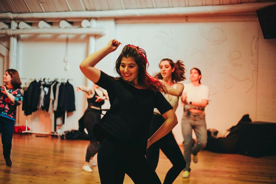 Do hip-hop à salsa e kizomba: escolas de dança apostam nas aulas online e gratuitas