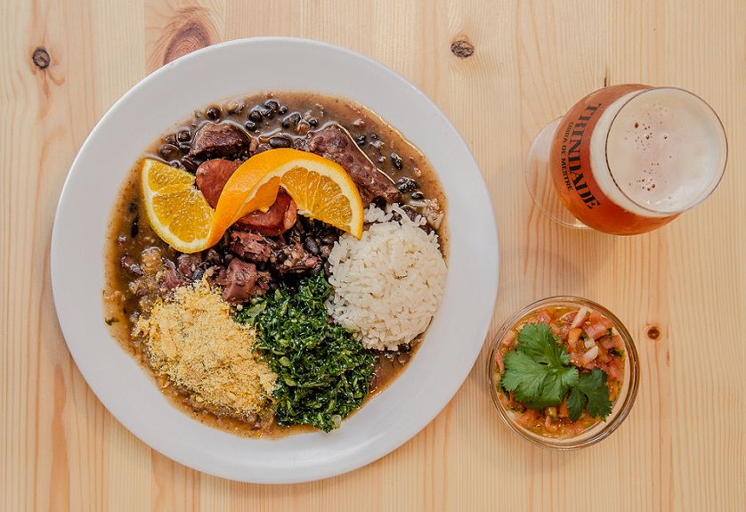 A Lanchonete passa a levar a casa feijoada à brasileira, pães de queijo ou bolo brigadeiro