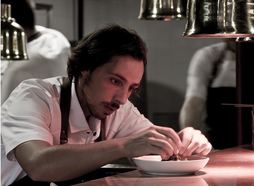 Páscoa em casa: chef Tomás Pires explica como se faz o seu arroz de cabrito