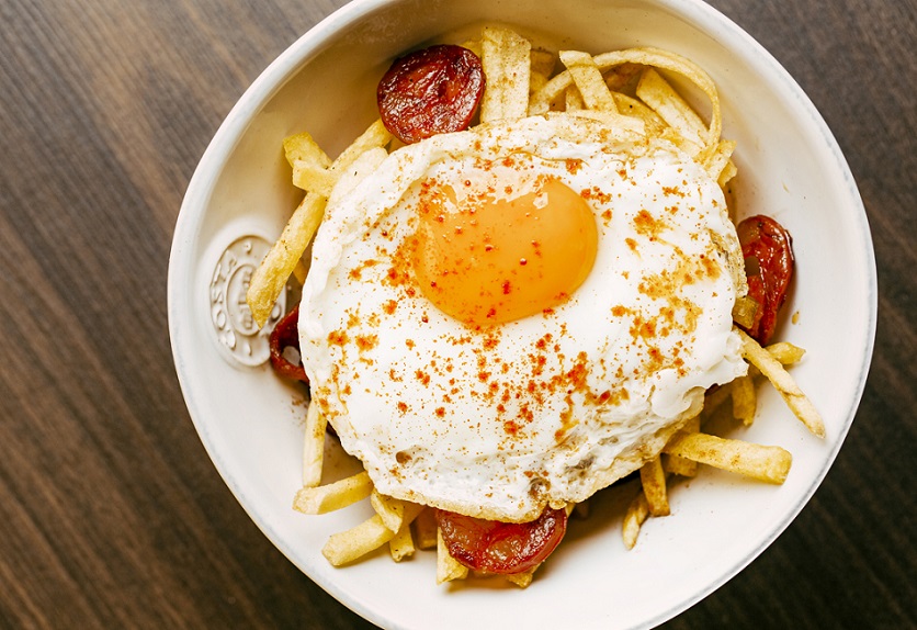 Chefs em casa: a receita dos ovos rotos do chef João Silva