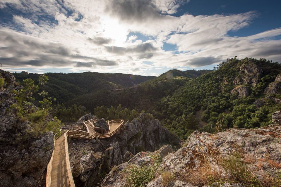 Fragas de São Simão: novos passadiços ligam aldeia de xisto a praia fluvial
