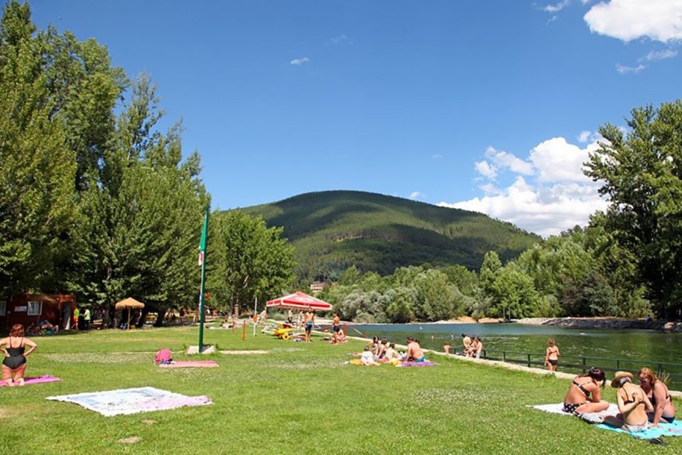 Banhos na natureza: Praia fluvial na Serra da Estrela recebe até 3500 pessoas