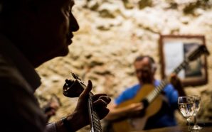 Casas de fado de Lisboa unem-se para jantares a preços mais baixos