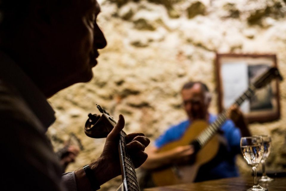 Casas de fado de Lisboa unem-se para jantares a preços mais baixos