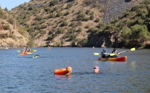 Vale do Côa: as novas visitas às gravuras rupestres fazem-se a nado pelo rio