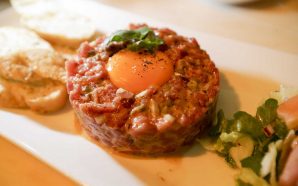 A nova casa de petiscos da Mouraria tem bom preço e ambiente familiar