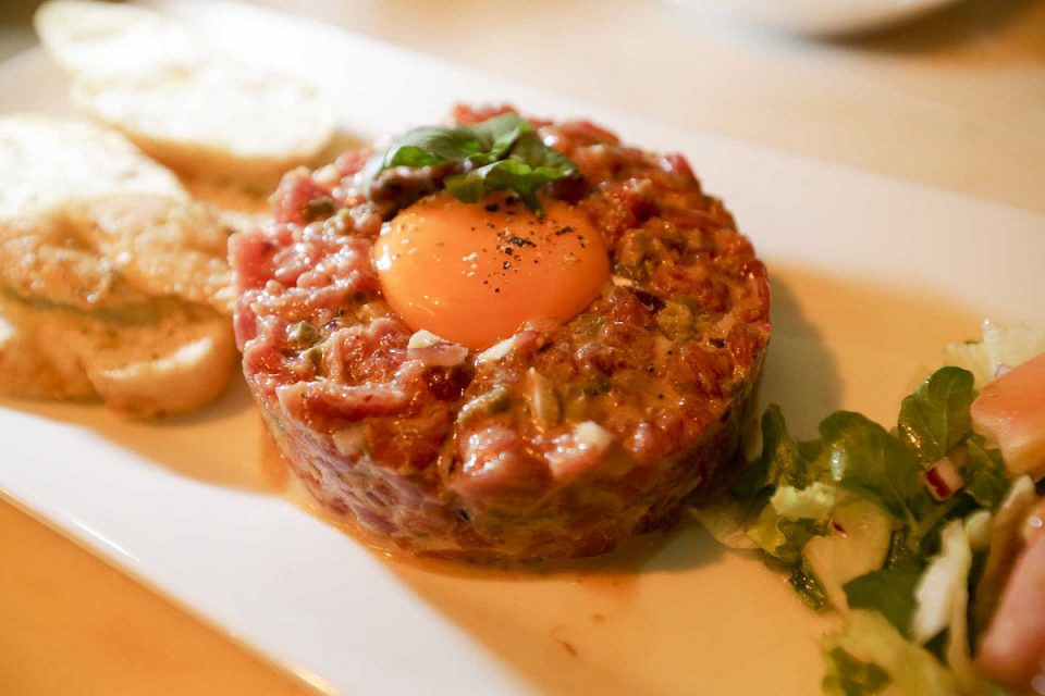 A nova casa de petiscos da Mouraria tem bom preço e ambiente familiar