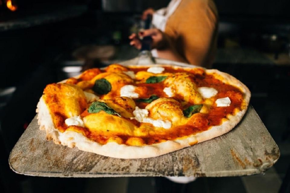 Restaurante do Maus Hábitos lança kits para fazer pizzas em casa