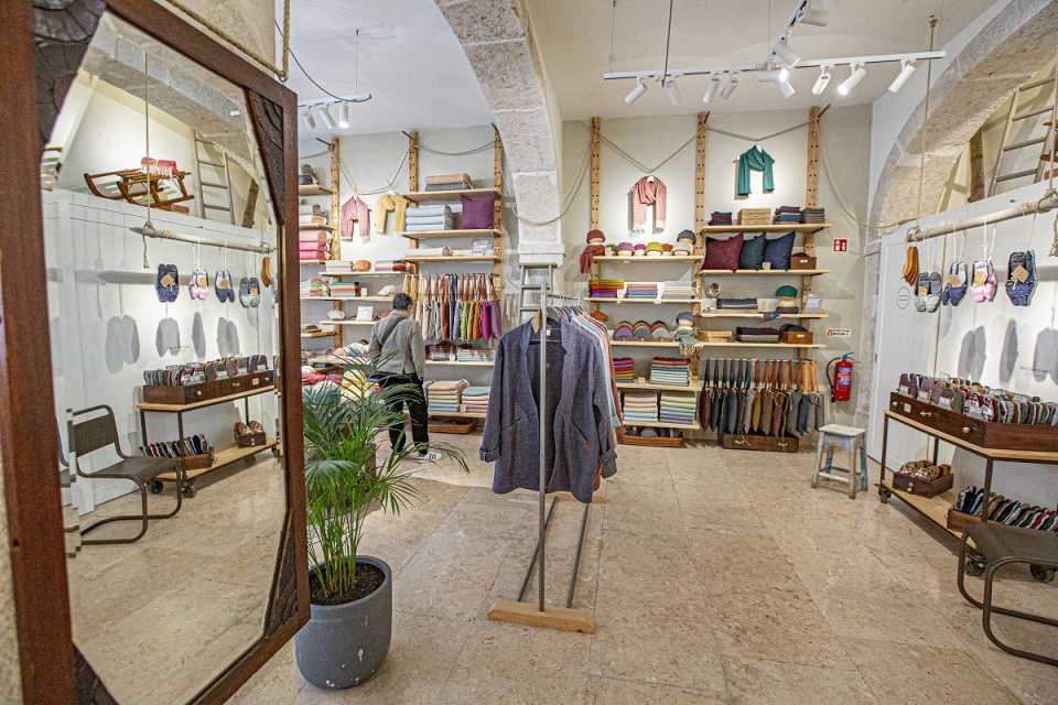 Lojas de rua em Lisboa para compras de Natal, das loiças às lãs e vinhos