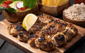 A nova casa de frangos de Lisboa já o serve desossado