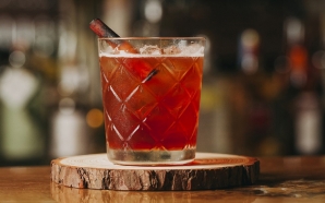 Bartender em casa: receita de um cocktail para aquecer o serão