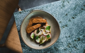 Plano: a casa de Lisboa onde a cozinha tem coração transmontano