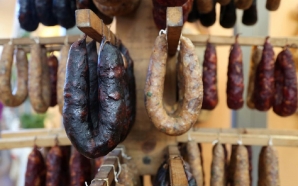 Cinco feiras online para comprar fumeiro tradicional