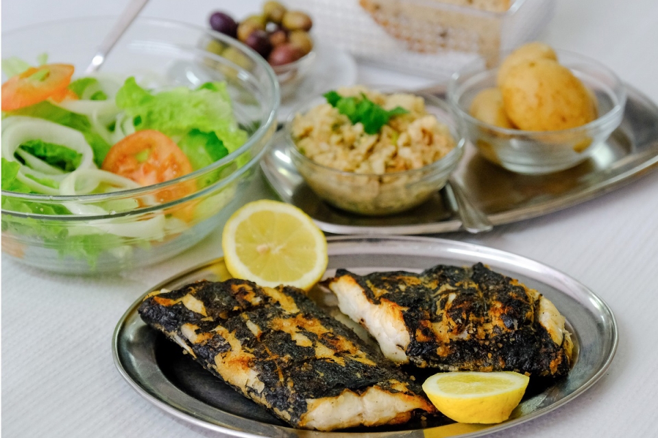 Takeaway em conta: peixe na grelha a bom preço nesta casa de Setúbal