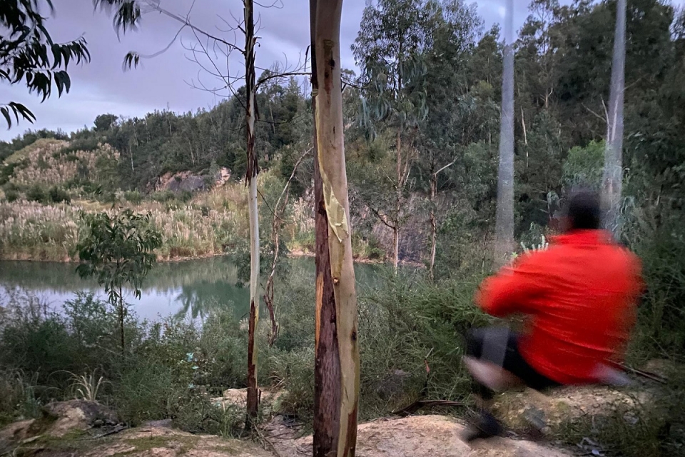 A Serra de Negrelos, em Gaia, tem um novo baloiço junto a uma lagoa