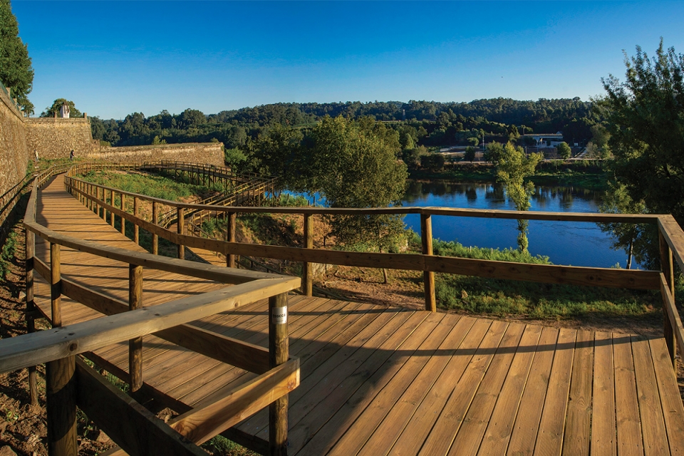 Novos passadiços de Monção têm nome de poeta e estão junto ao rio