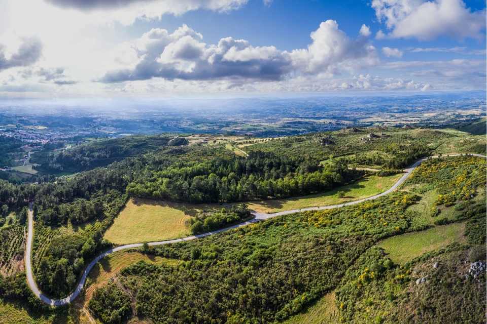 Novo trilho pedestre da Guarda passa por moinhos e miradouro com vista-rio