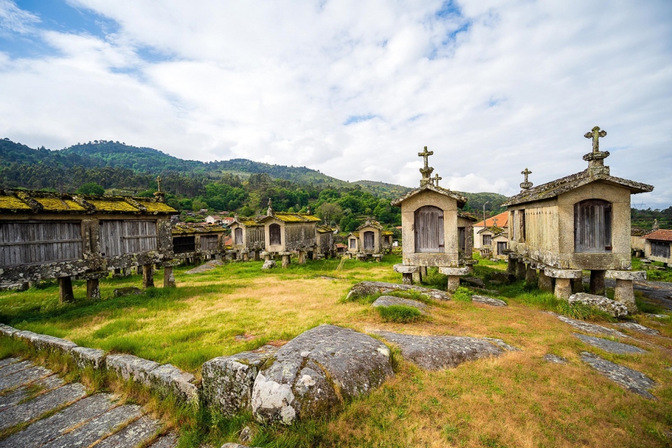 Grande Rota Peneda-Gerês: Lindoso, entre espigueiros, muralhas e mergulhos