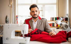 A loja de Montalegre que vende roupa e acessórios em burel para todos