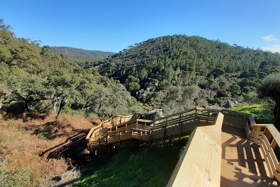 Os novos passadiços do Alentejo mostram a beleza natural da Serra d'Ossa