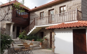 Ecotura Country House: a história de uma casa que nasceu com os lobos