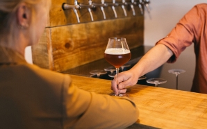 5 e Meio: nova tap room da Ericeira tem cervejas envelhecidas e petiscos