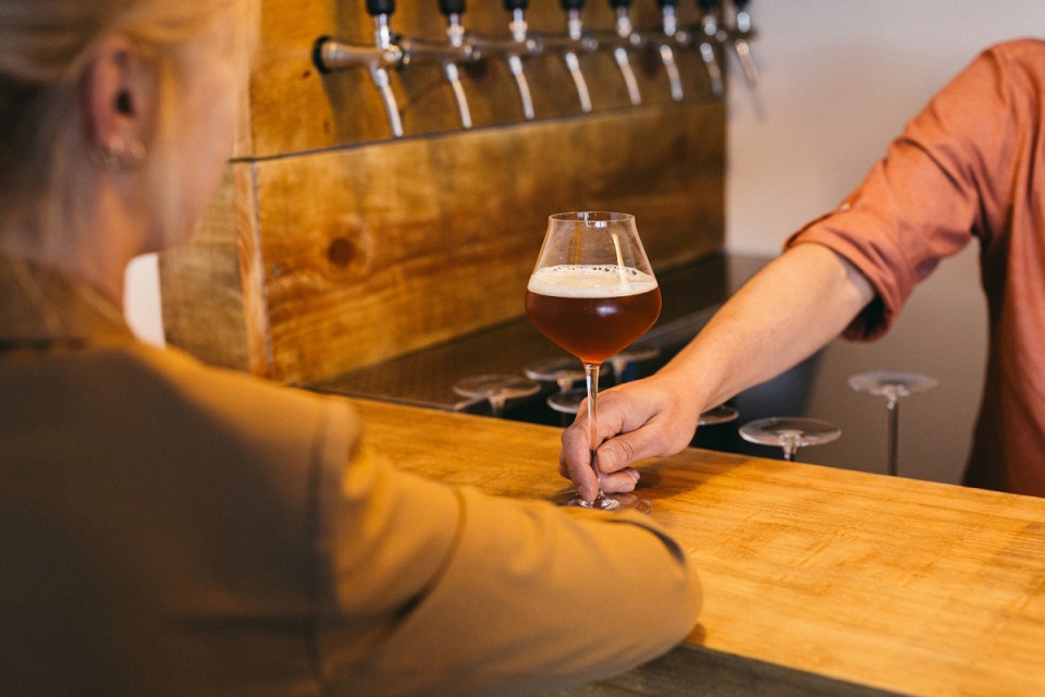 5 e Meio: nova tap room da Ericeira tem cervejas envelhecidas e petiscos