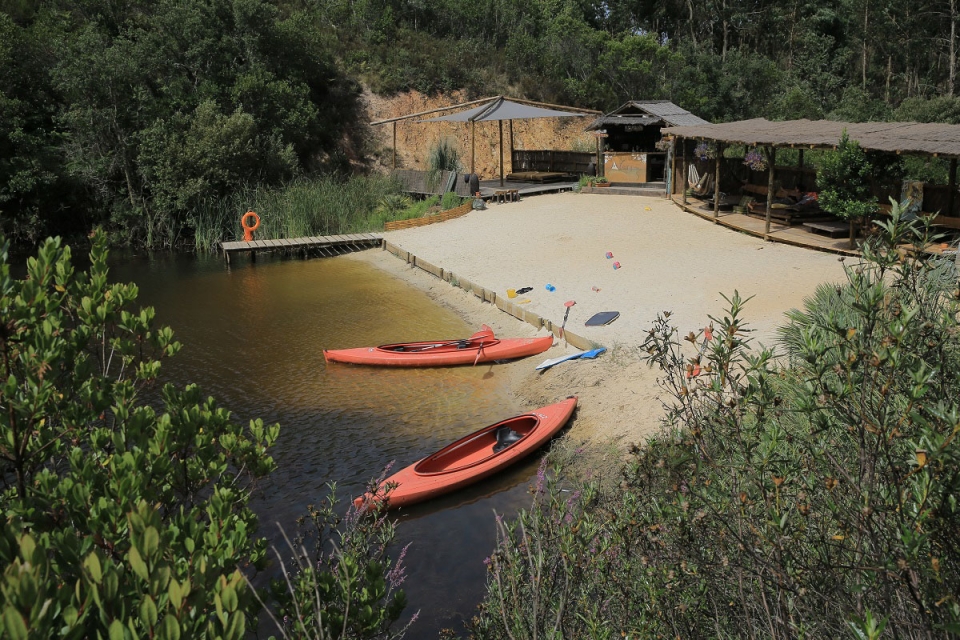 Acampar na Costa Vicentina, junto a uma pequena praia fluvial