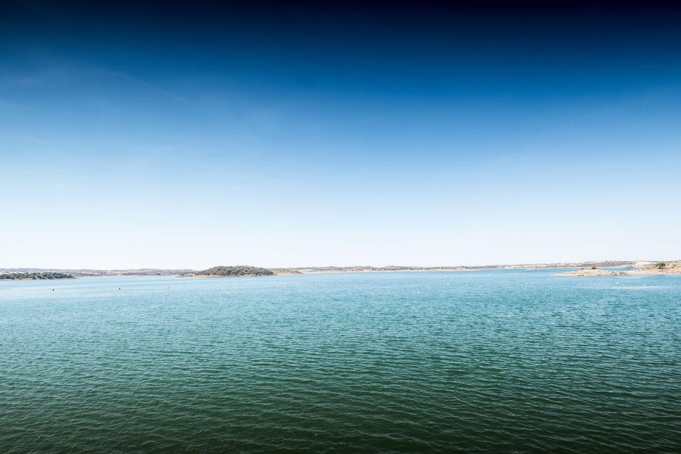 Nasceu uma nova praia fluvial numa baía do Alqueva